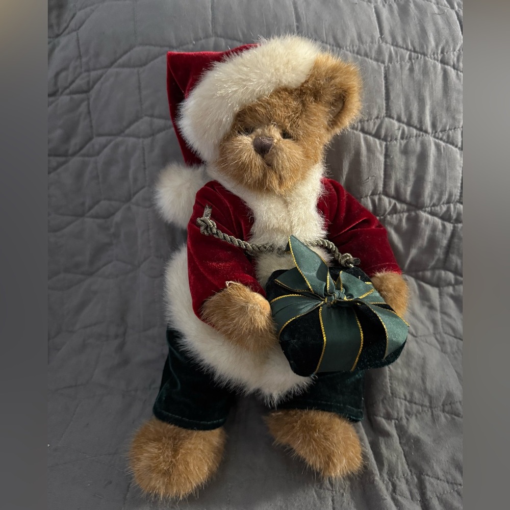 Vintage Christmas Bear.Bearington Collection,GA.16”tall/7.5”wide.SmokeFree